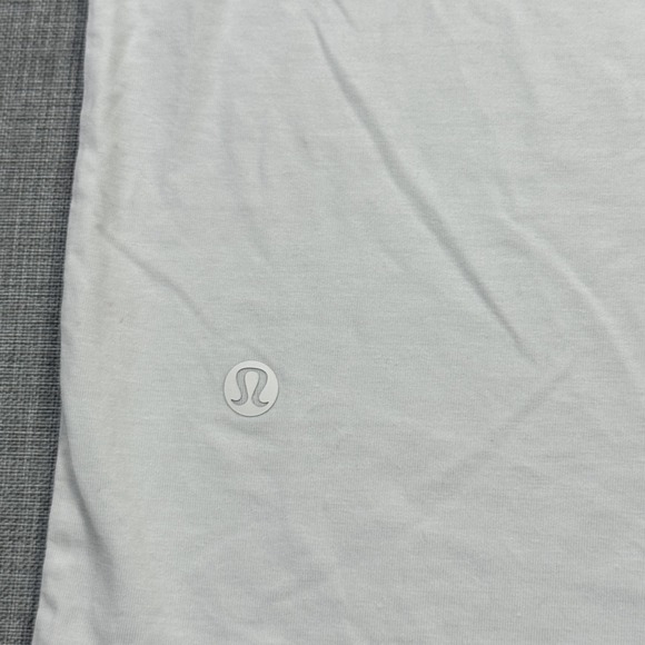 Lululemon Shirt Mens Large White Short Sleeve Crew Neck Pocket Logo Jersey - Picture 2 of 8